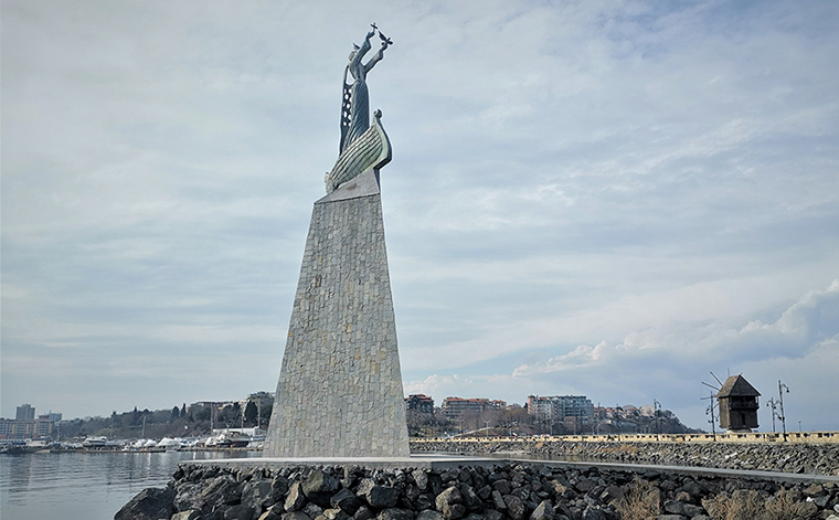 Облагородяват зоната около паметника на Св. Андрей в Несебър
