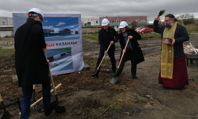 Направиха първа копка за нов строителен хипермаркет в Казанлък