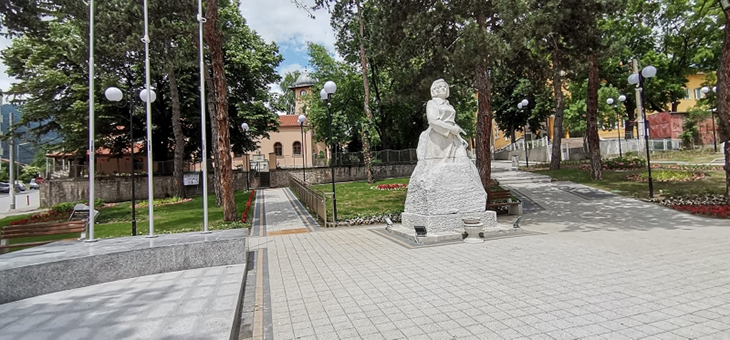 Откриха обновения парк при пл. ВЪЗРАЖДАНЕ в кв. Каменица във Велинград