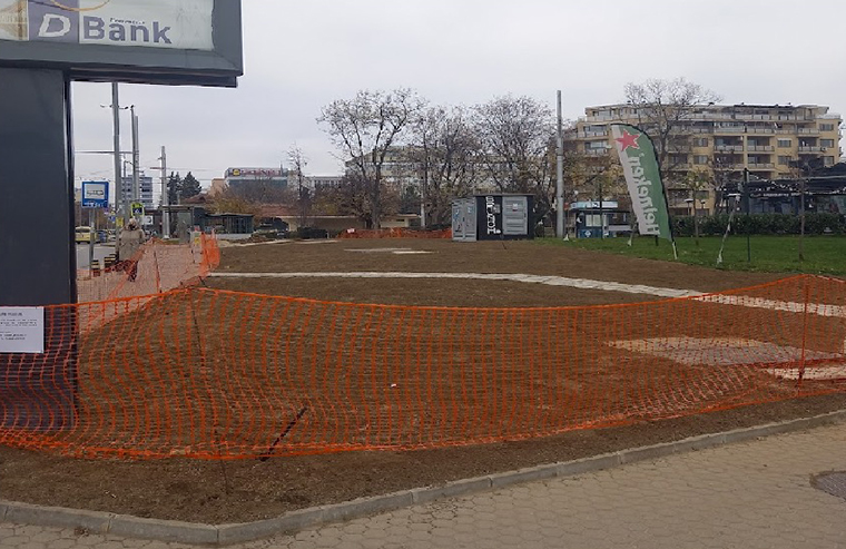 Обновиха тревна площ на колелото на ТМ 10 в столичния район „Лозенец“